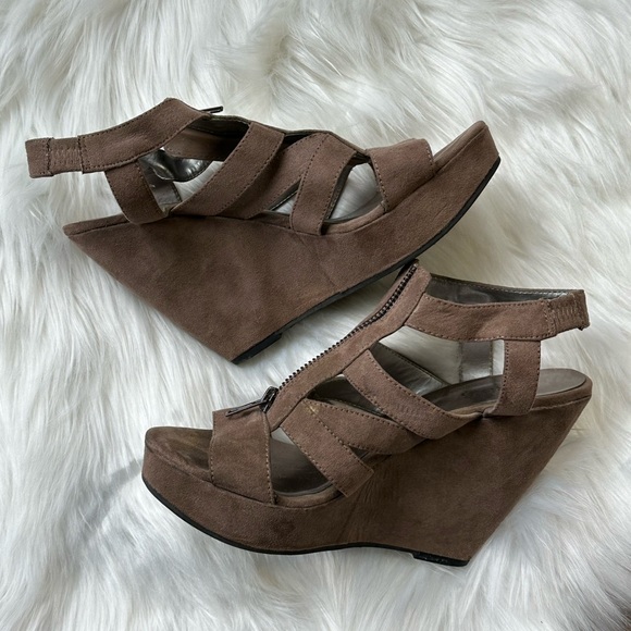 Carlos Santana Nude Wedge Zip Wedge - Picture 2 of 7